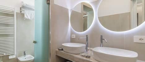 Superior Suite | Bathroom | Shower, rainfall showerhead, designer toiletries, hair dryer