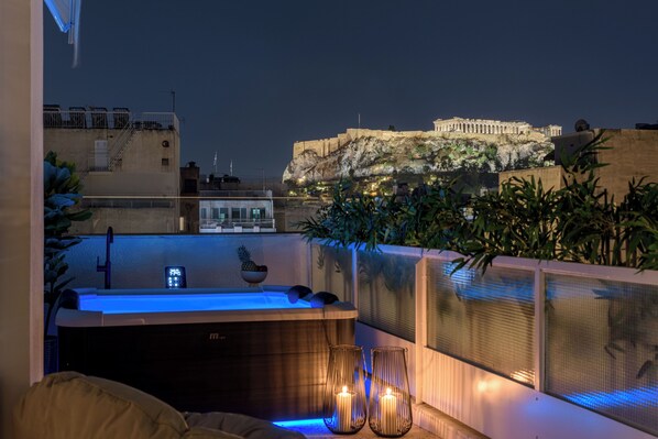 Outdoor spa tub - Acropolis View Plunge Pool Loft (Athina)