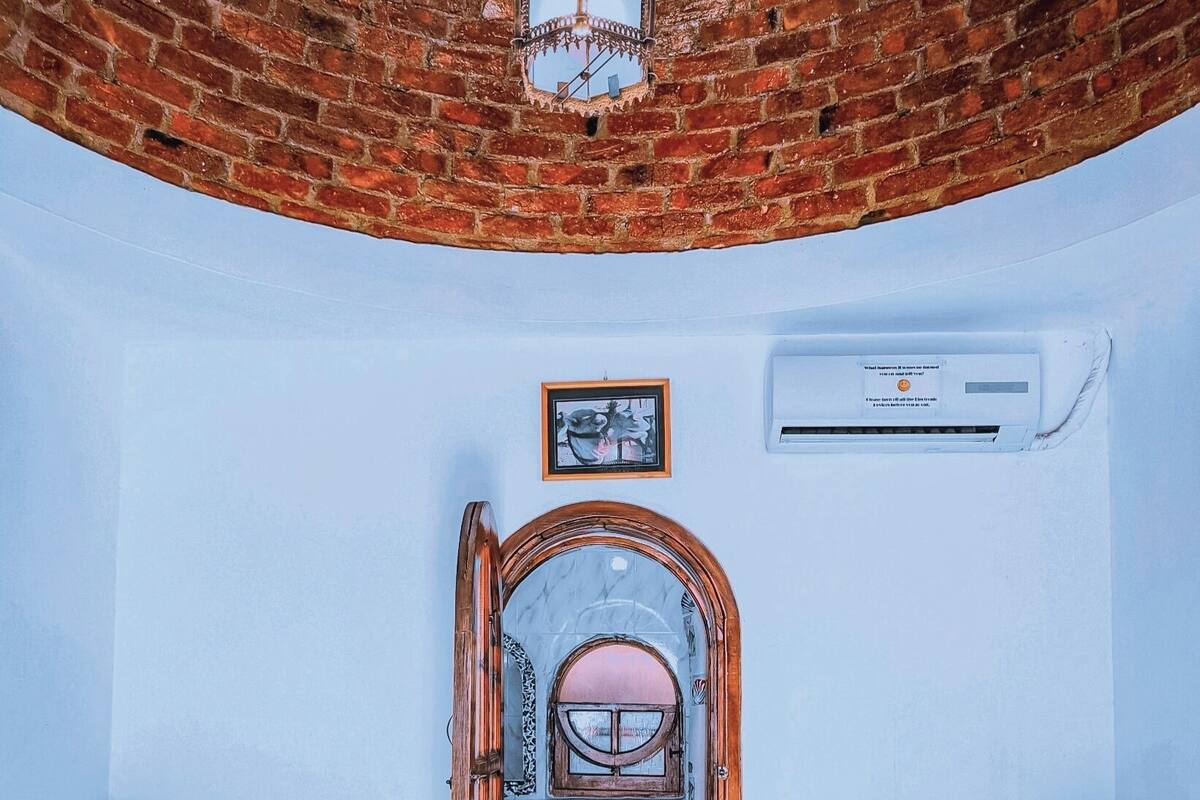 Basic Double or Twin Room, Partial Sea View | WiFi (free)
