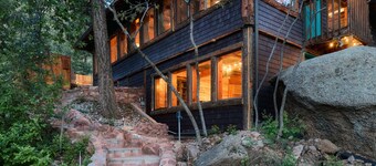 Cabin with Pikes Views, Fireplace, Walk to Winery