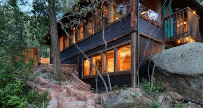 Cabin with Pikes Views, Fireplace, Walk to Winery