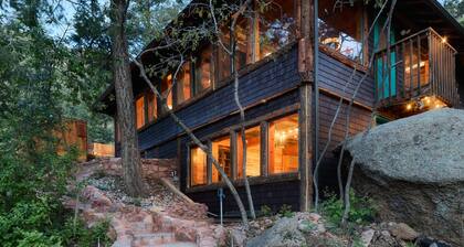 Cabin with Pikes Views, Fireplace, Walk to Winery