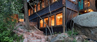 Cabin with Pikes Views, Fireplace, Walk to Winery