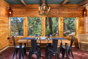 Dining - Cabin with Pikes Views, Fireplace, Walk to Winery (El Paso County)