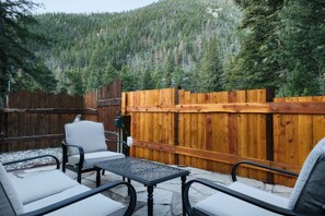 Property grounds - Cabin with Pikes Views, Fireplace, Walk to Winery (El Paso County)