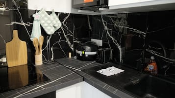 Microwave, oven, stovetop, coffee/tea maker