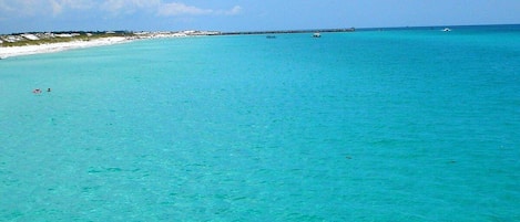 Plage à proximité, chaises longues