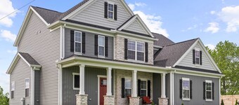 Home for 21 Near Ark - Ensuite Bathrooms - w/Pool!