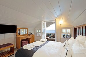 Panoramic Penthouse - Balcony, Sea View, Rome Suite | Premium bedding, memory foam beds, laptop workspace, blackout drapes - Mansion Milia  (Adalar)
