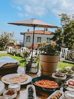 Free daily full breakfast - Mansion Milia  (Adalar)