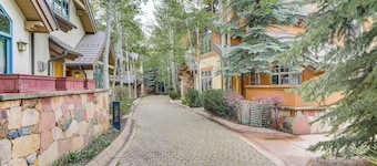 Walk to Lift: Arrowhead Ski Condo w/ Pool Access!