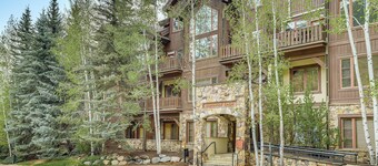 Walk to Lift: Arrowhead Ski Condo w/ Pool Access!