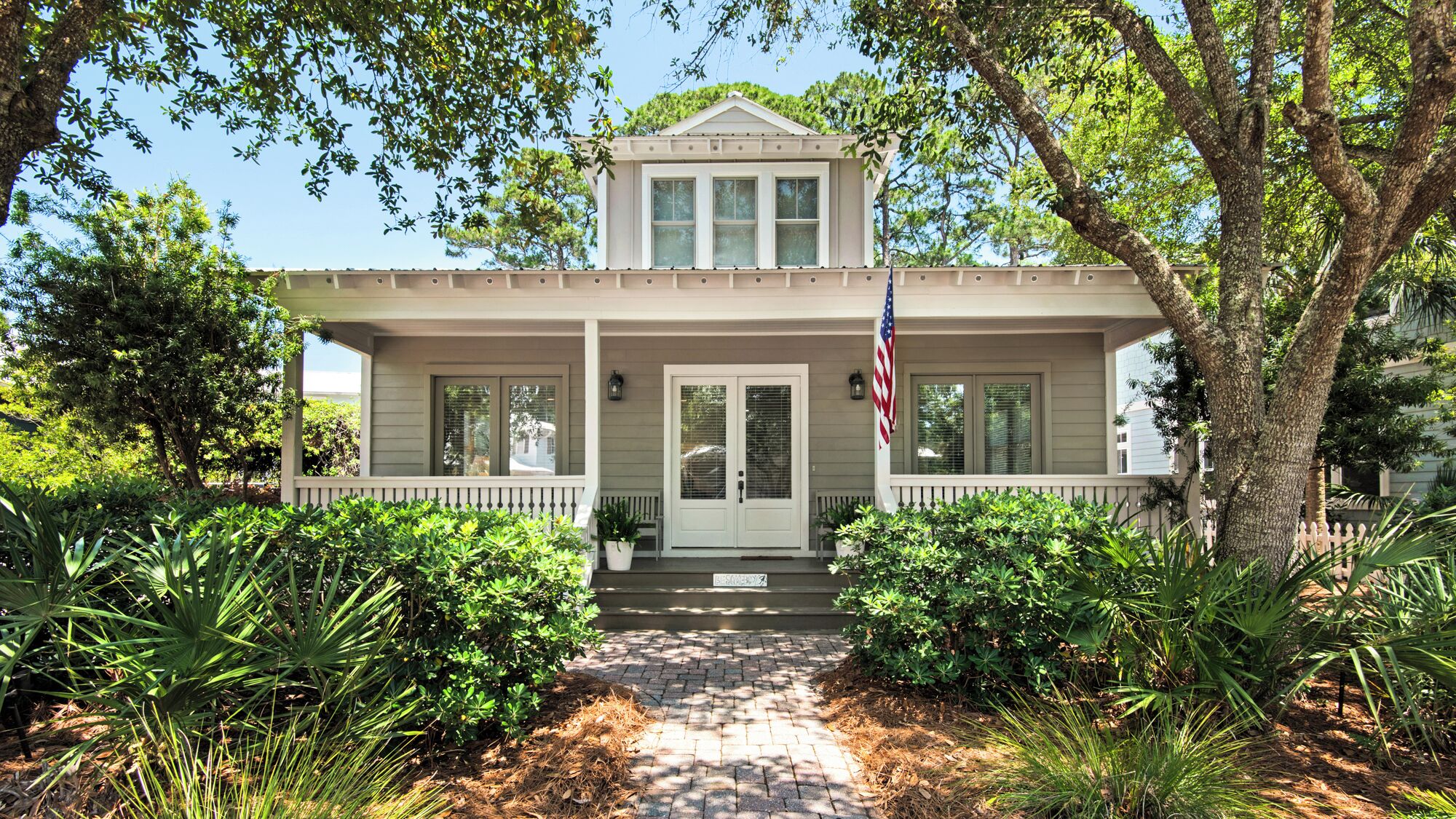 Spacious home: 5Br/4Ba, Sleeps 12, Beach Access, Cool Covered Backporch!