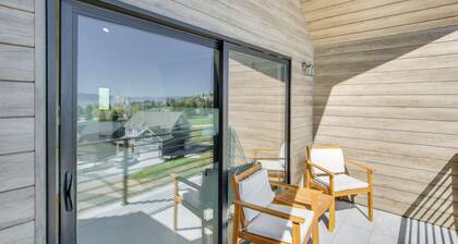 Luxe Retreat w/ Theater Room: Walk to Bear Lake!