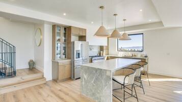 House (6 Bedrooms) | Interior