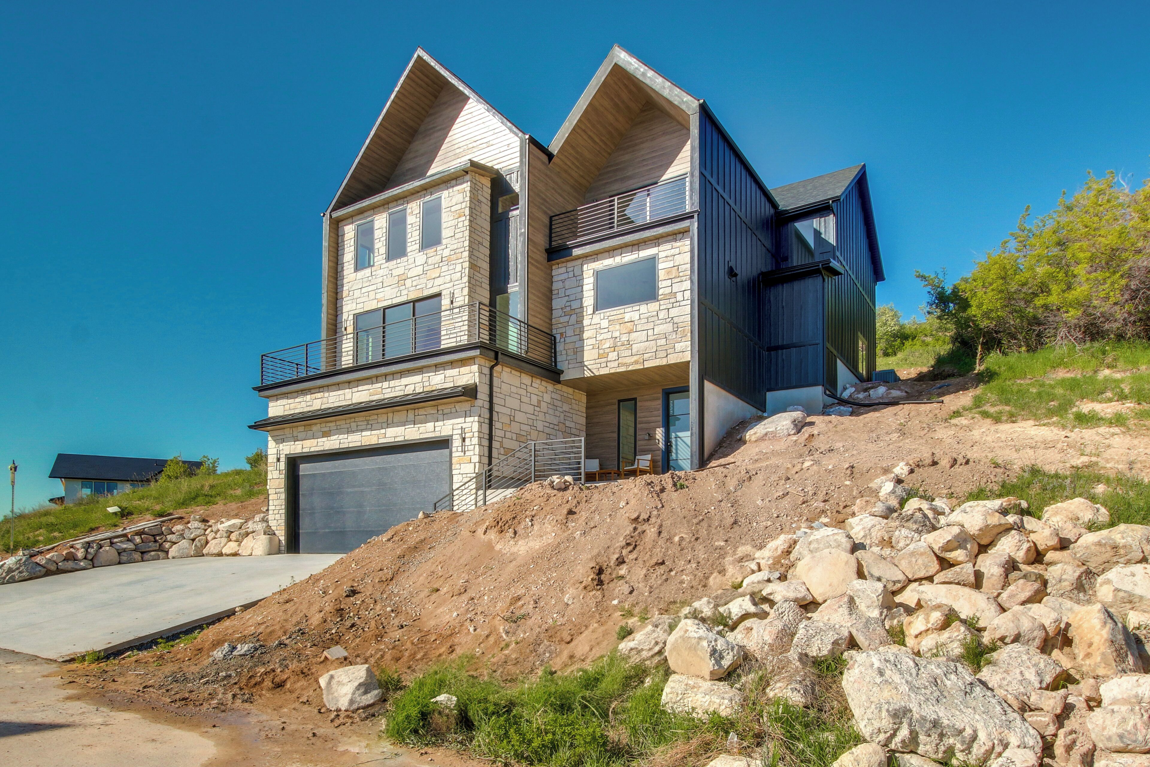 House (6 Bedrooms) | Interior