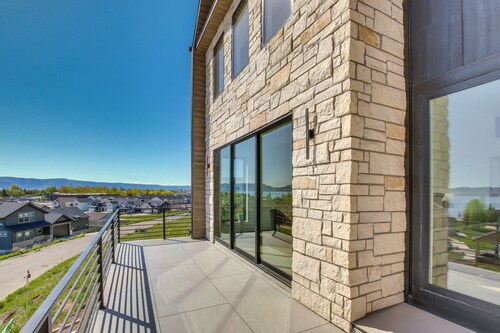 Luxe Retreat w/ Theater Room: Walk to Bear Lake!