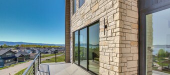 Luxe Retreat w/ Theater Room: Walk to Bear Lake!