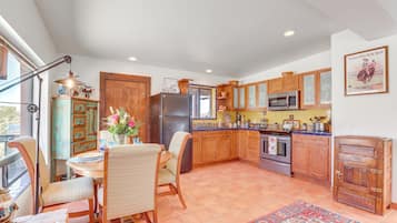 Apartment (0 Bedroom) | Interior