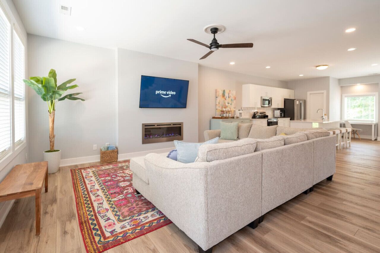 Elegant 3BDR Getaway - Free Wi-Fi + 2 King Beds