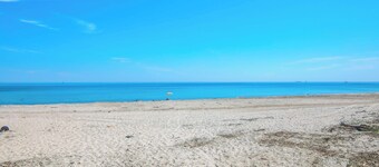 Idyllic Plymouth Vacation Rental - Steps to Beach!