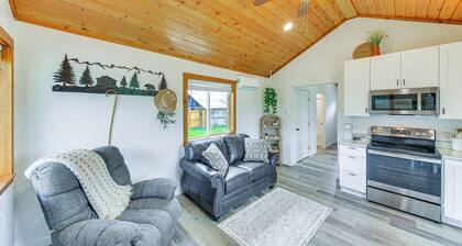 Peaceful Bonners Ferry Cabin w/ Deck & Mtn Views!