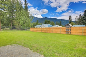 Interior - Peaceful Bonners Ferry Cabin w/ Deck & Mtn Views! (Bonners Ferry)
