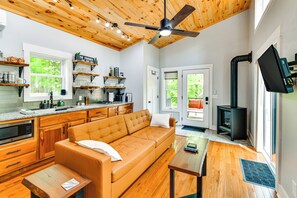 House (1 Bedroom) | Interior