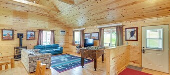 Wraparound Deck & Grill: Deadwood Cabin