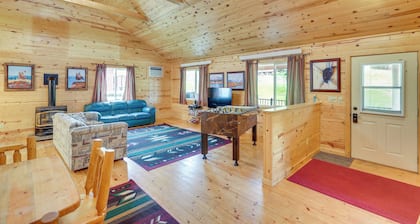 Wraparound Deck & Grill: Deadwood Cabin