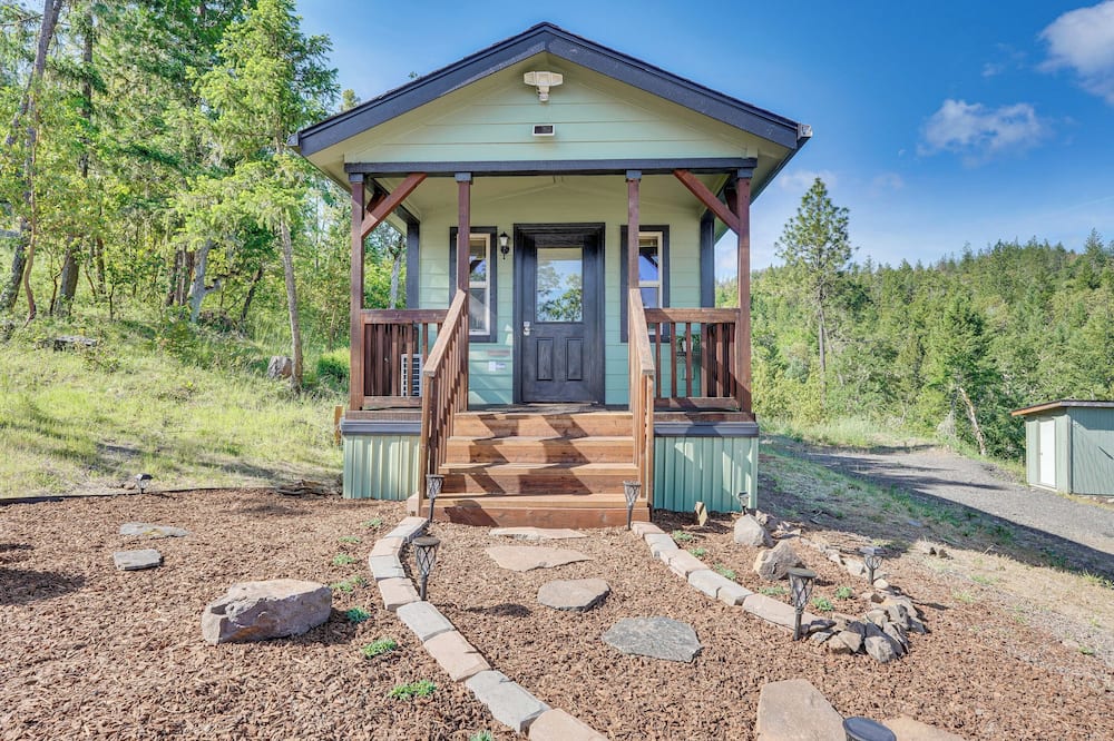 Hiking Trail On-site: Mtn-view Eagle Point Retreat - Butte Falls, OR