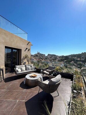 Terrace/patio - A DAY AT LA VILLA BOMPARD: RELAXATION AND ADVENTURE AWAIT (Marseille)