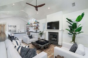 Smart-TV, peis og kontorer