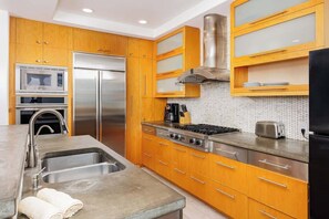 Fridge, microwave, oven, stovetop - Beachfront Bliss • Rooftop + Ocean Views 204 EOF B (Newport Beach)