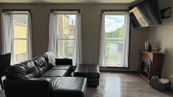 Smart TV, fireplace