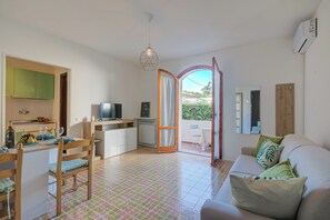 Standard Studio (Missy Apartment) | Living area | Flat-screen TV - Missy Apartment (Peschiera del Garda)