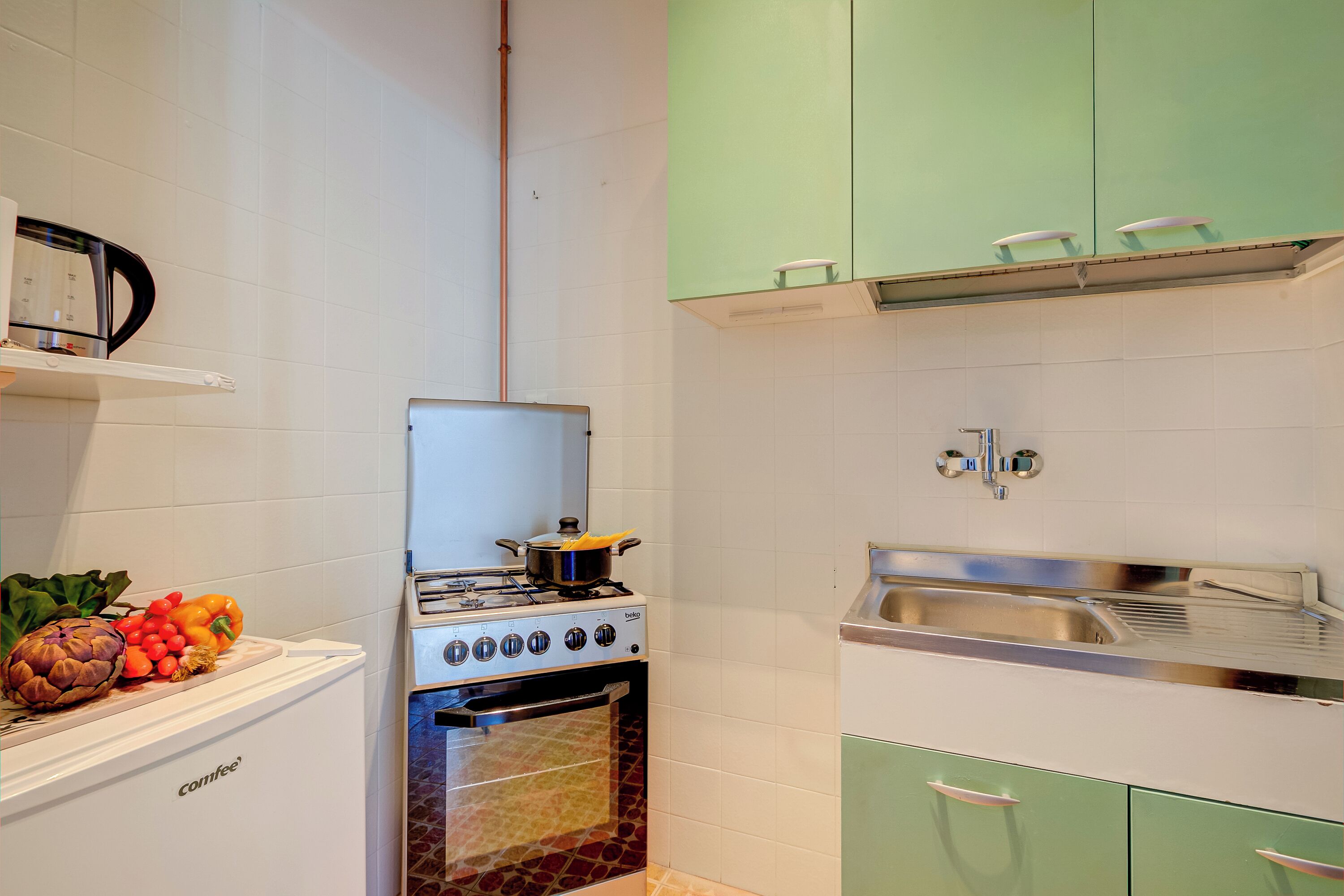 Standard Studio (Missy Apartment) | Private kitchen | Fridge, oven, stovetop, electric kettle