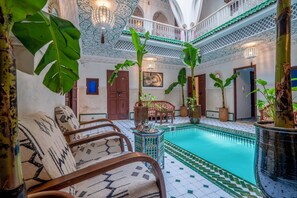Lobby-Lounge