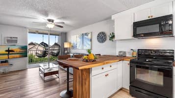 Fridge, oven, stovetop, coffee/tea maker