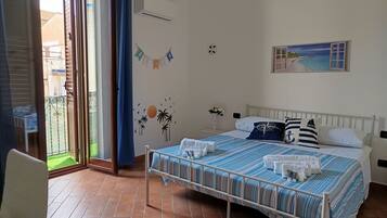 Deluxe Double Room, Balcony, Courtyard View | Individually decorated, individually furnished, desk
