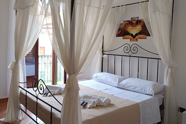 Romantic Double Room, Balcony, Courtyard View | Individually decorated, individually furnished, desk
