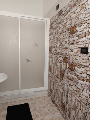 Deluxe Double Room, Balcony, Courtyard View | Bathroom | Free toiletries, hair dryer, bidet, towels