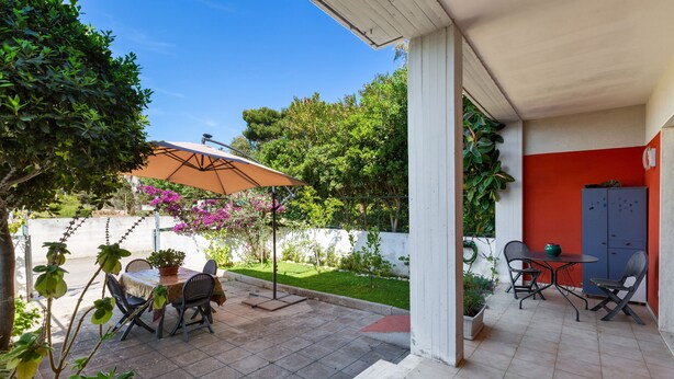 A patio with a table and chairs, surrounded by potted plants and a large umbrella. - 3980 Villino Silvana By Barbarhouse (Lecce)