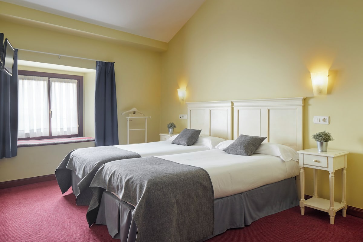 Basic Triple Room | Soundproofing, free WiFi