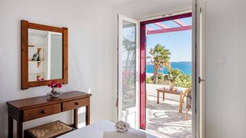 1 dormitorio, tabla de planchar con plancha, wifi y ropa de cama