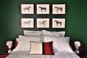Double Room, Shared Bathroom (Brontë) | Blackout drapes, iron/ironing board, free WiFi, bed sheets - Le25 Parahotellerie (Montbron)