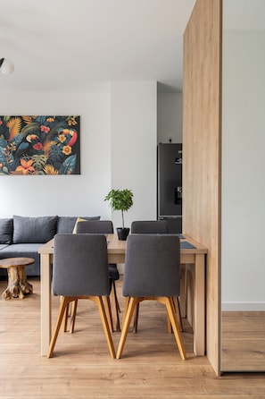 Classic Apartment, City View | Living area - RentPlanet - Apartament Chorwacka (Wroclaw)