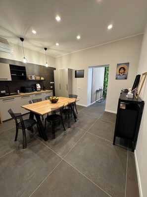 Full-sized fridge, microwave, stovetop, dishwasher - Vesuvius Pompeii (Pompei)