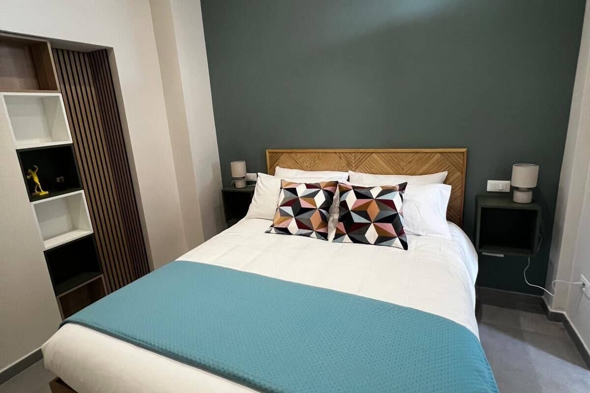 Habitación clásica doble | Minibar, caja fuerte, sistema de insonorización