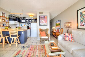 House, 1 Bedroom | Living area - 0602 Robin's Nest 1 Bedroom Home (Carolina Beach)